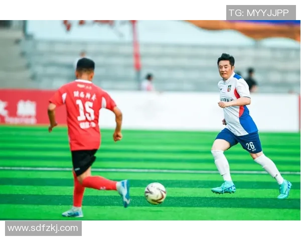 与足球明星共舞绿茵场的奇妙旅程与心灵碰撞 与足球明星共舞绿茵场的奇妙旅程与心灵碰撞